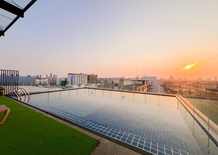 Chaba Srinakarin Apartment