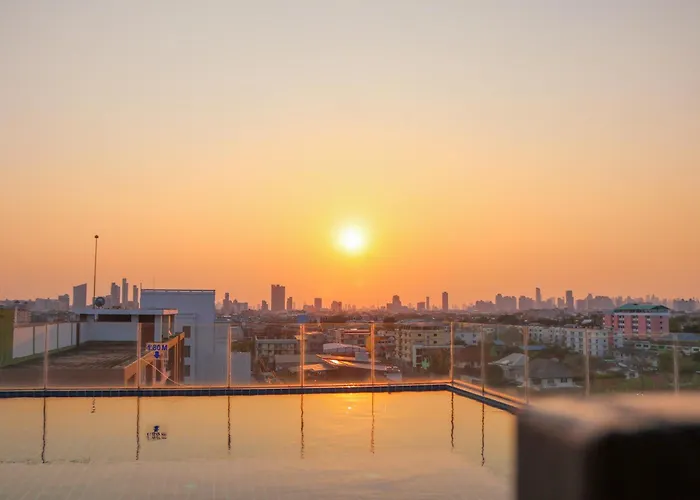 Chaba Srinakarin Apartment *