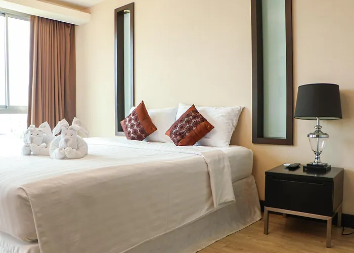 Chaba Srinakarin Apartment *